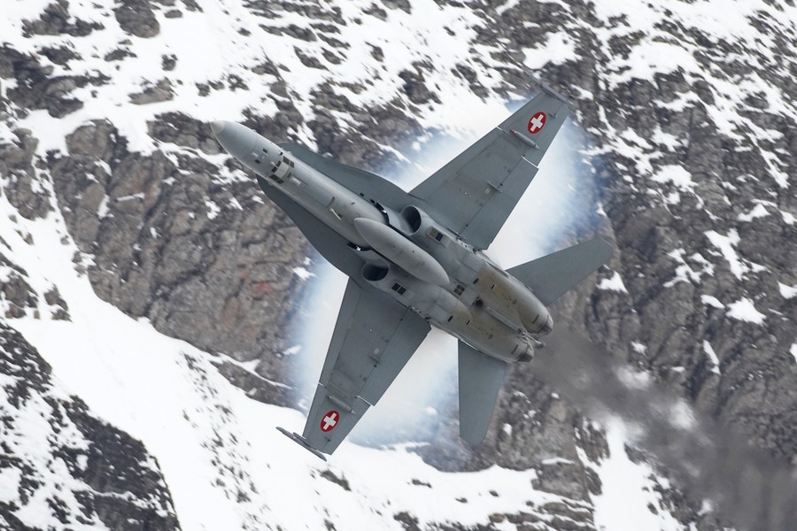 F%2FA-18%20Hornet