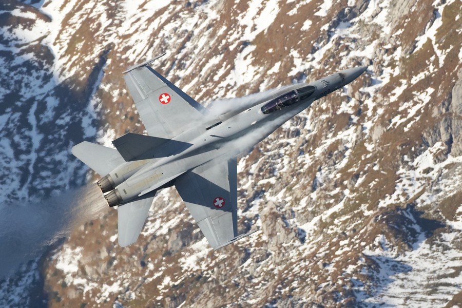 F%2FA-18%20Hornet
