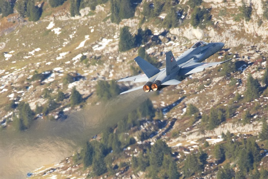 F%2FA-18%20Hornet