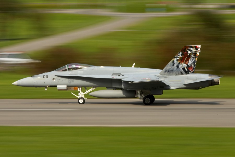 F%2FA-18%20Hornet