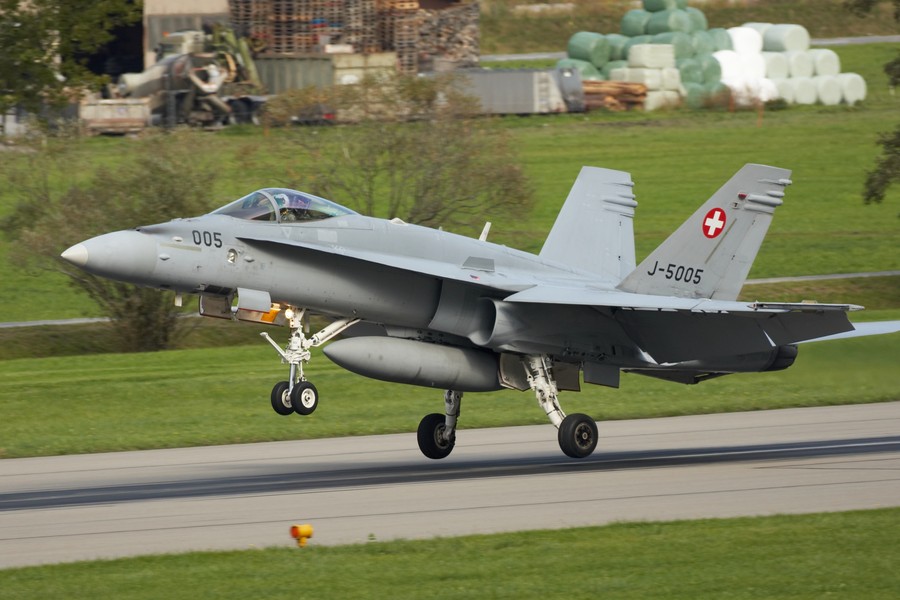 F%2FA-18%20Hornet