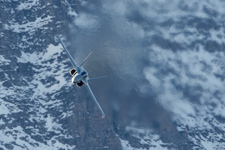 F%2FA-18%20Hornet