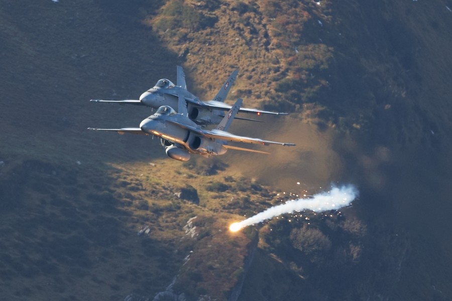 F%2FA-18%20Hornet