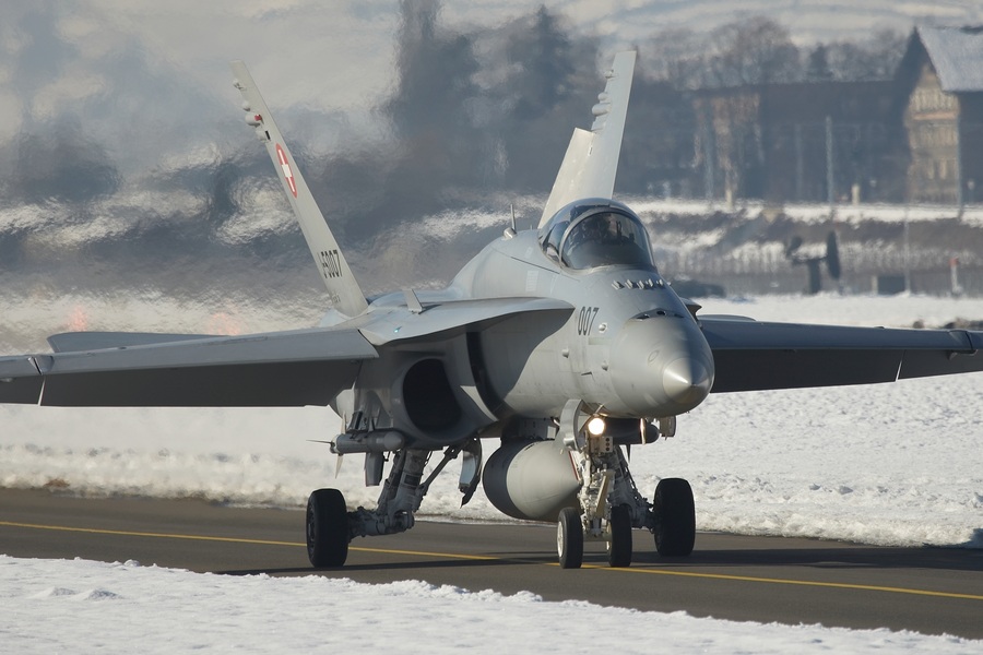 F%2FA-18%20Hornet